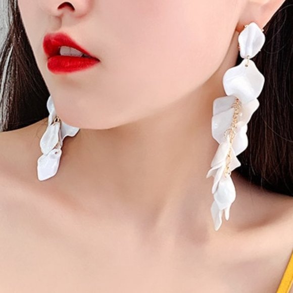 Long Silk White Petal earrings modern gold chains - Picture 6 of 10